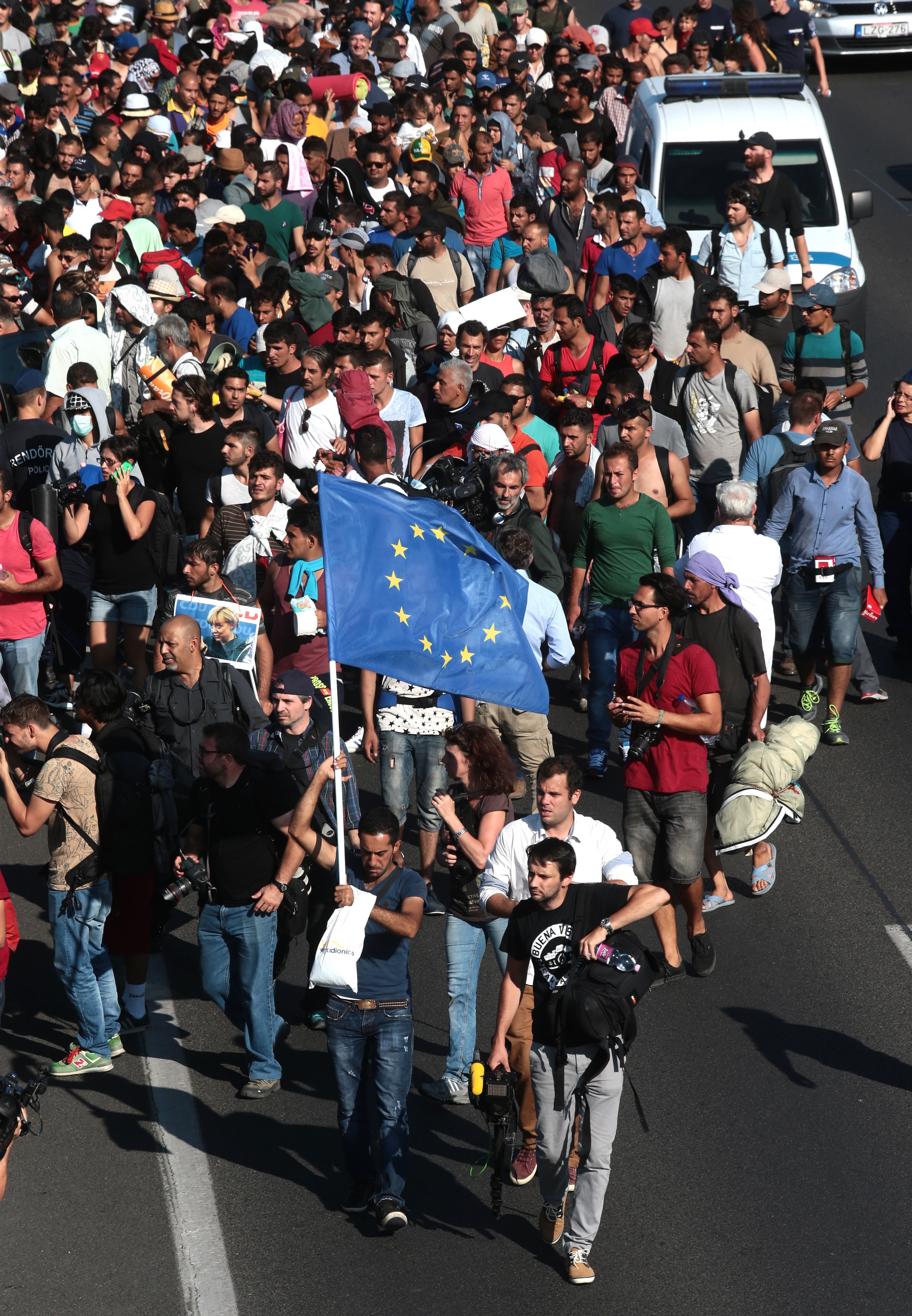 Новости миграционной политики. Мигранты в Европе. Миграционный кризис в Европе 2015. Мигранты в ЕС. Иностранные мигранты.
